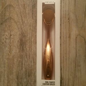 Contour makeup brush